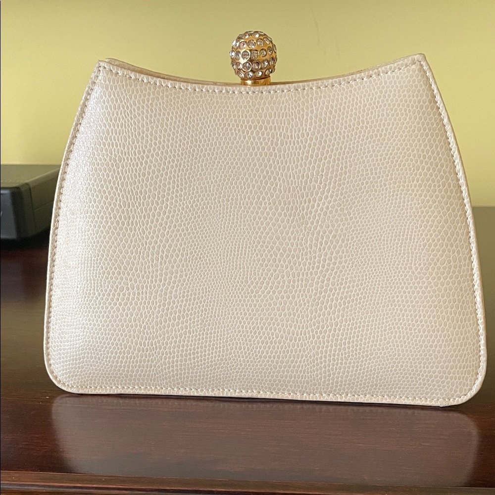 Elegant Cream Handbag with Gold Accent